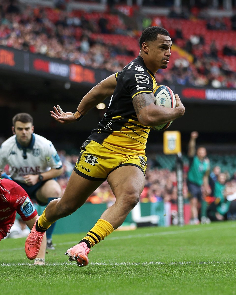 WelshRugbyUnion's tweet photo. 💪 A perfect start to the second half for @dragonsrfc as Ashton Hewitt extends their lead 🔥

#WelshRugby #JDX https://t.co/TUfAa6dxcT