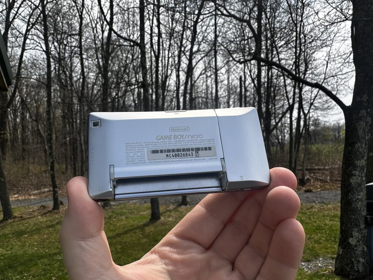 ElDabstroyero's tweet photo. It was a BEAUTIFUL day for some #yardsalehunting and I scored BIG with this wild #GameBoyMicro with #GBA games that I nabbed!!! How slick is that?!
#VideoGames #Retro #Nintendo #GameBoy #VideoGameHunting #YardSales #GarageSales #YardSaleFines #NintendoGame #RetroGames #VideoGame https://t.co/xxLaNQbTkT