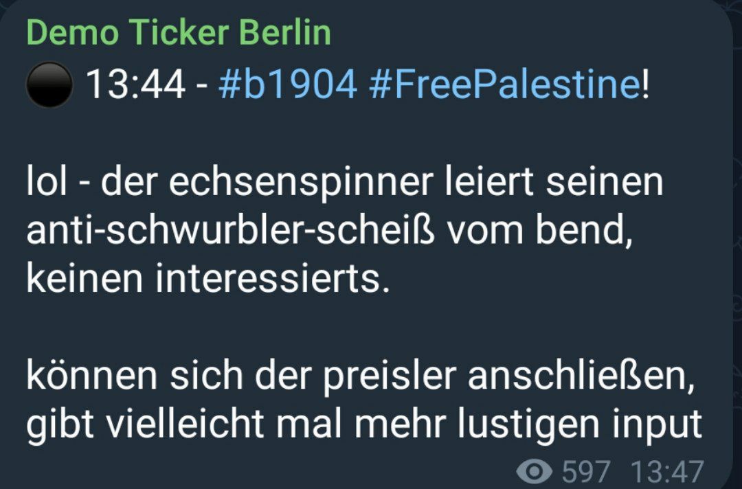 reclaimrosalux1's tweet photo. #b1904
demoticker redet die #querfront-demo schön. als abwehr wird unsere #antifa- intervention diskreditiert. NIEMAND hat versucht, die nazis aus #ostermarsch zu schmeissen. wie auch - #FreedomParade = ordner*innen &amp; #BSW fester bestandteil.
palis können durchaus nazis erkennen! https://t.co/QN7gTlidS6