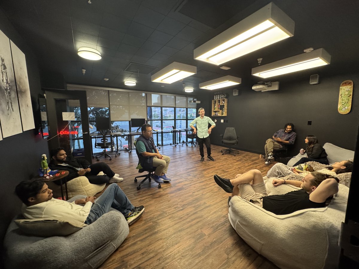 Yesterday was one for the books at Zo House SF 💥
A full house, stacked events, and every founder member showing up to pull it off. 
From hot crypto takes to the Sui showcase, and a poker night for the degens— it was Web3 in motion:

All together. All lost. All at once.

📸👇