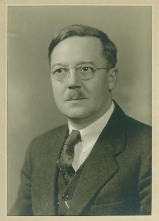 Pepe_Reche's tweet photo. Unes #NotesAlPeu dedicades a un intèrpret que va revolucionar el panorama musical a la Barcelona de principis de 1920 i considerat el pare de la trompa als EUA: l’holandès Willem Valkenier (1887-1986). https://t.co/weLDFUlzBF
