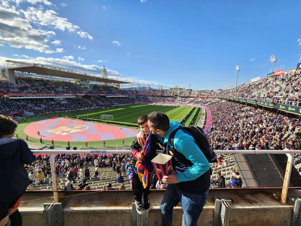 rubencaba_rc's tweet photo. Su primera vez viendo a nuestro barça y demostrando que sabemos REMONTAR!❤️💙 proxima vez en nuestro templo!!! #forçabarça #orgullodehijo #volemmes https://t.co/y7I2NcSqgj