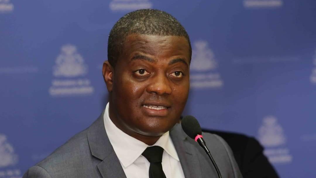 Haïti : 1 an après le siège de Carrefour par « Viv Ansanm », le maire Jude Edouard Pierre interpelle le chef du CSPN. Il dénonce l’inaction, exige le retour des forces de l’ordre et refuse toute cohabitation avec les bandits. « Plus jamais un 18 avril sans police ». #SkandalNews