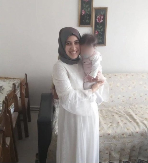 Matematik öğretmeni Sevilay Albayrak, 5 Ekim 2023’ten beri 4,5 yaşındaki kızı Rüveyda ile cezaevinde. Babası da 2 yıldır tutuklu olan Rüveyda, cezaevinde büyümek zorunda kalan 759 çocuktan sadece biri. <a href="/nibenka/">Nihal Bengisu Karaca</a> 

YüzlerceÇocuk Cezaevinde