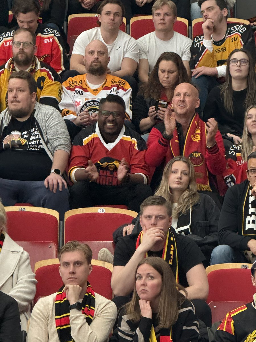 En guidad tur på Max Hamburgeri eller en guidad tur på hotell Clarion  Sign i Stockholm om ni gissar rätt på våra fans