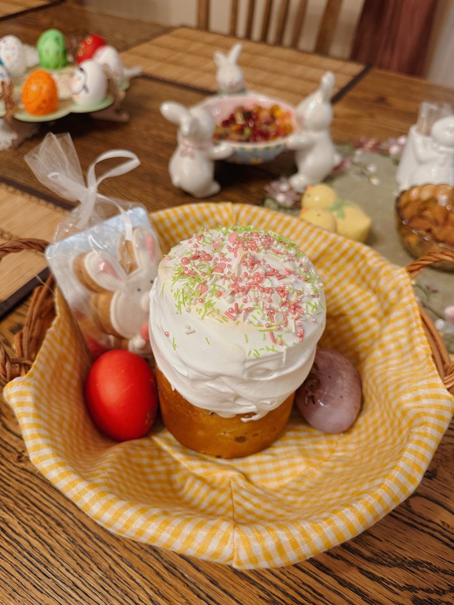 sashameetsrus's tweet photo. Russian Easter preparations! 🧁
Made traditional Russian Easter Bread (Kulich) with my mother. What traditions do you have for this special holiday? 🐣 https://t.co/Eqr2xJSmOG
