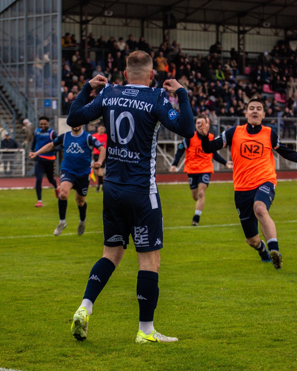 AfVirois's tweet photo. #AFVVOC | 2️⃣-0️⃣

⏱️90’ BUUUUUUUT DE KAWCZYNSKI ! 

A peine entré en jeu, Kawczynski vient lober le gardien sur son premier ballon touché ! 

#AFVVOC #TeamAFV #AFV #AFVirois #EspritClub #National3 https://t.co/WHhN7yO9LN