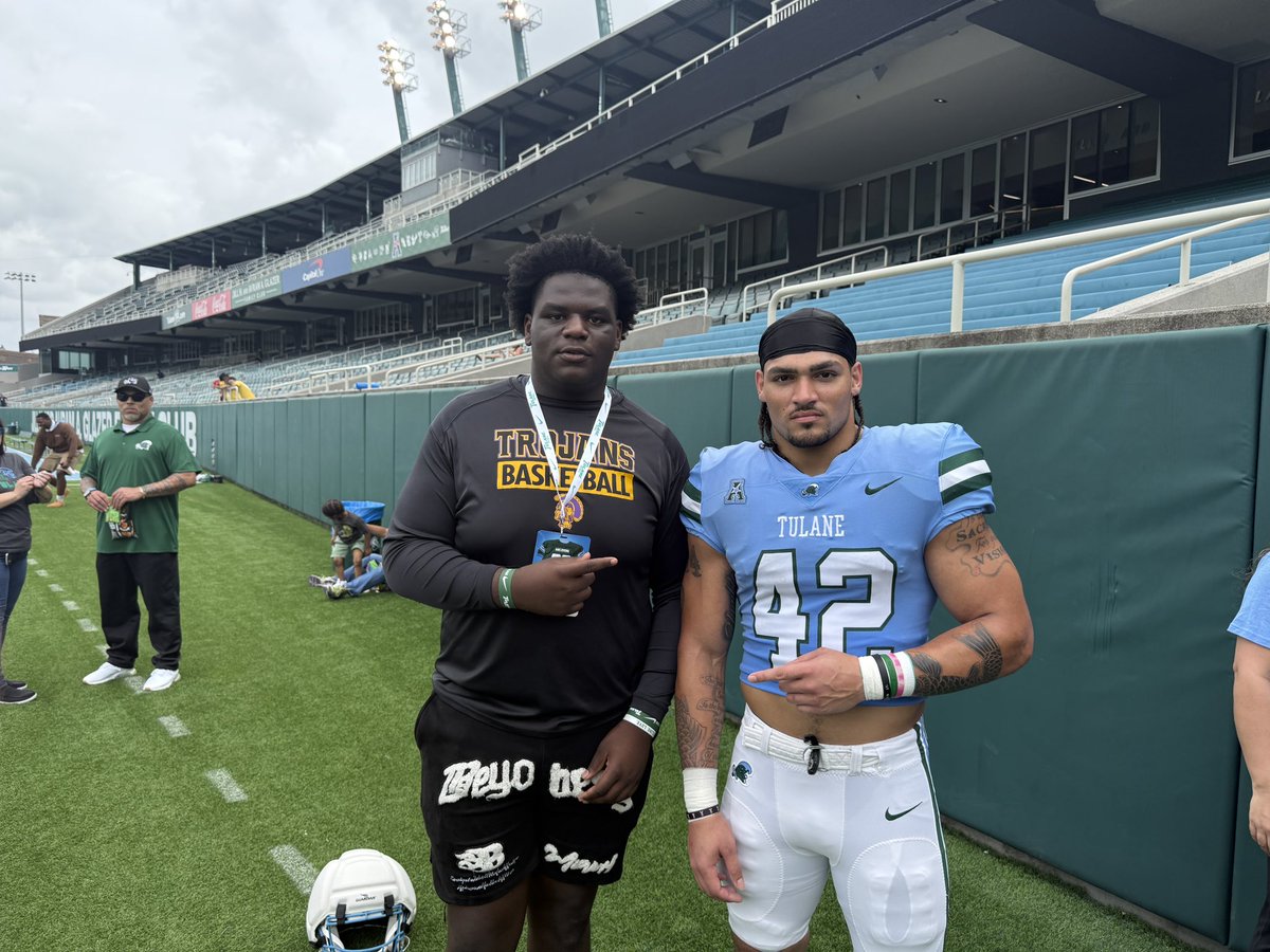 75_CJM's tweet photo. Had a good day at Tulane’s Spring game today. #ROLLWAVE @74logan74 @EvanMckissack @CoachJonSumrall @coachbhays @Coach_TKelley @KananRay @ColeHeard_GM @Colton_Leggett @DaphneFBTrojans https://t.co/QiztEwg3vI