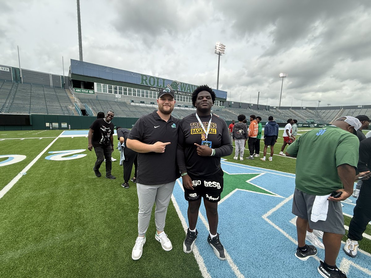 75_CJM's tweet photo. Had a good day at Tulane’s Spring game today. #ROLLWAVE @74logan74 @EvanMckissack @CoachJonSumrall @coachbhays @Coach_TKelley @KananRay @ColeHeard_GM @Colton_Leggett @DaphneFBTrojans https://t.co/QiztEwg3vI