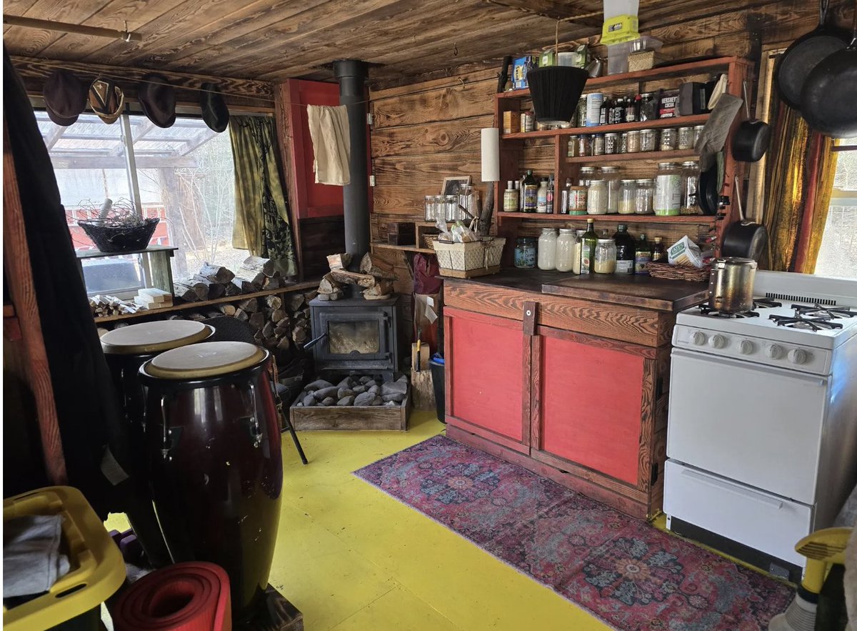 oldhouseunder50's tweet image. oldhousesunder100k.com/multi-dwelling…

Not old, but interesting - Two off-grid #cabins in #Maine sit on 15 peaceful acres along a year-round road, bordered by a small brook. $85K.