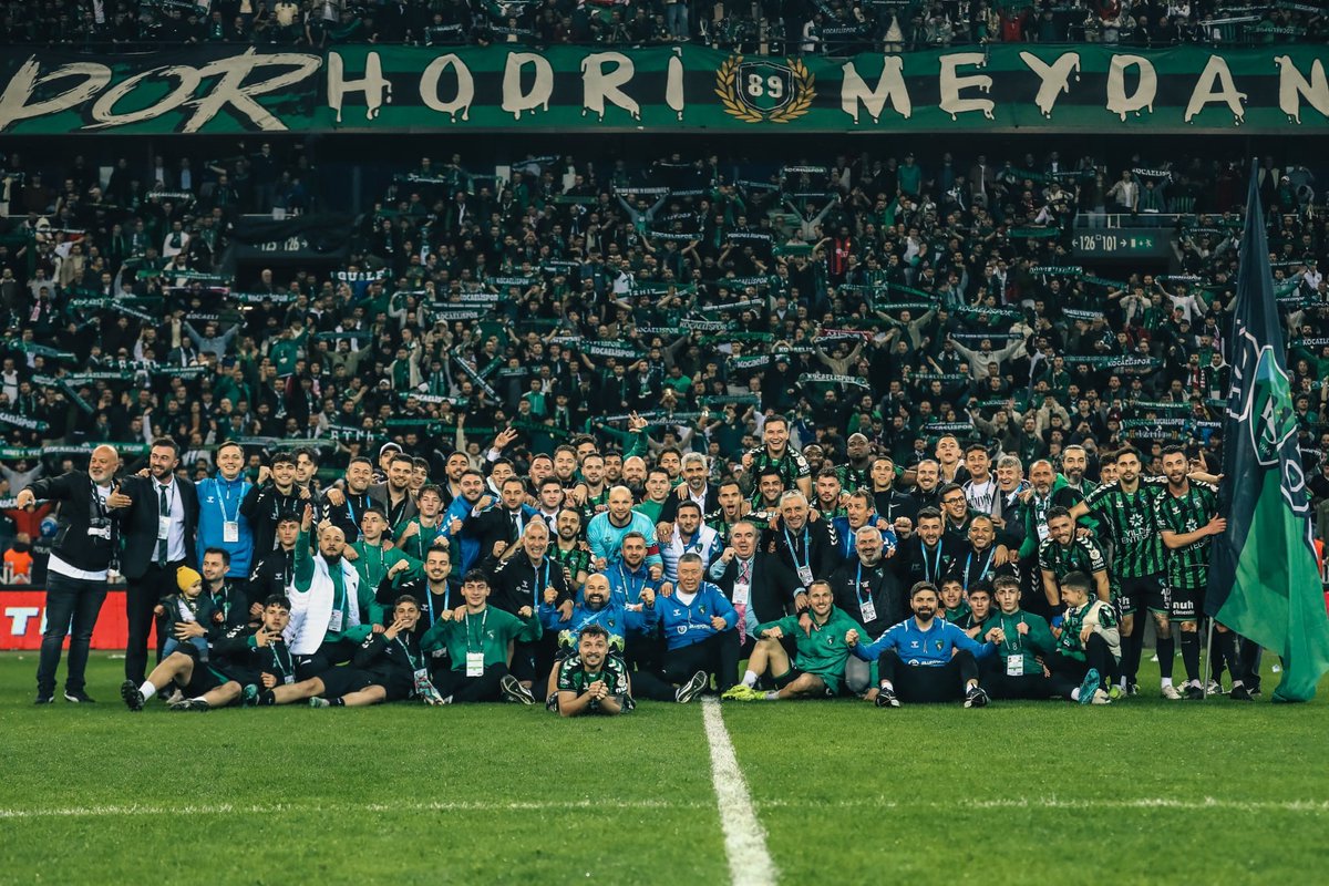 16 YIL SONRA GERİ GELDİLER
Süper Lig'e yükselen ilk takım belli oldu

ntv.com.tr/galeri/sporsko…

Foto: İHA