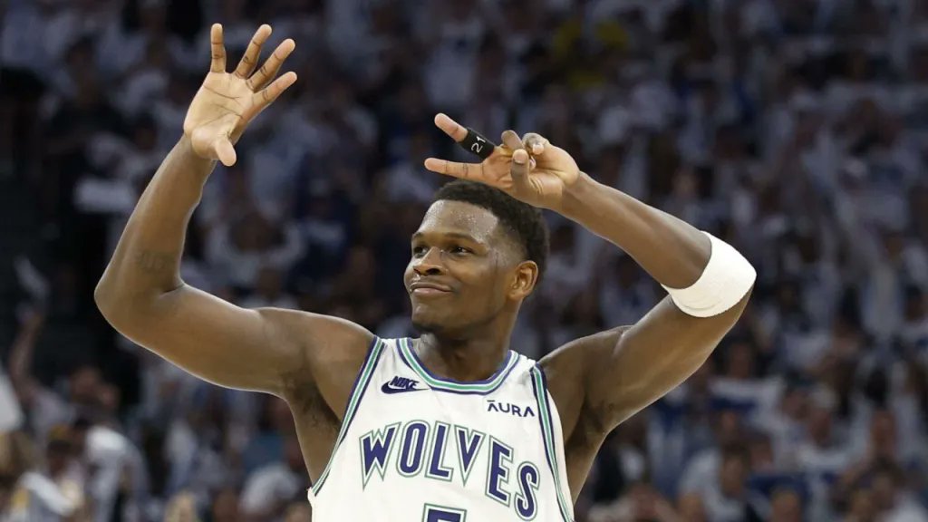 For every 3-pointer Anthony Edwards makes tonight, we'll giveaway $100 of bonus funds to someone!  

Just reply with the following:
👤 Chalkboard username 
🔪 Tag favorite person to tail on X