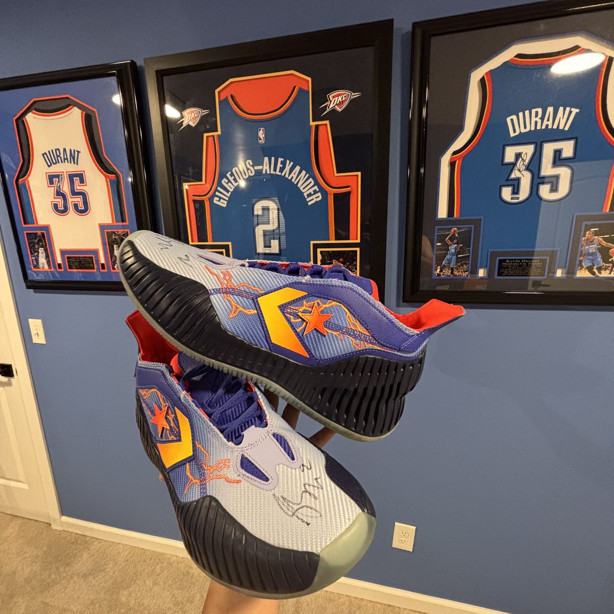 ⚡️🏀 FREE WHEN SGA GETS HIS MVP TROPHY 🏀⚡️

Dual SGA Autographed - Converse All Star BB (The shoe he wore in his first All Star Game)

1. Follow me here on Twitter
2. Follow me on Instagram (@lifeofjuantwo)
3. Share this post.

Congrats to one soon to be winner.