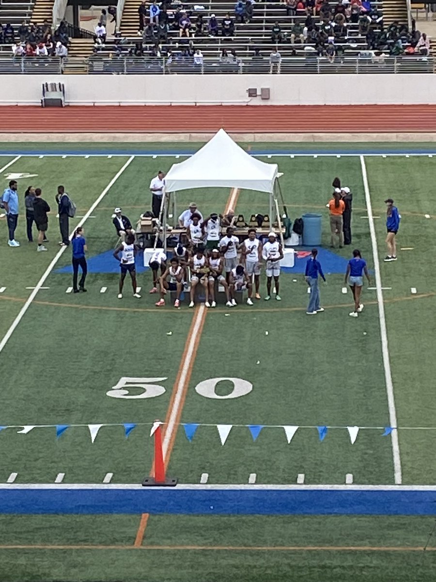 4x200 relay finish 3rd at the 6A Region 1 track meet.