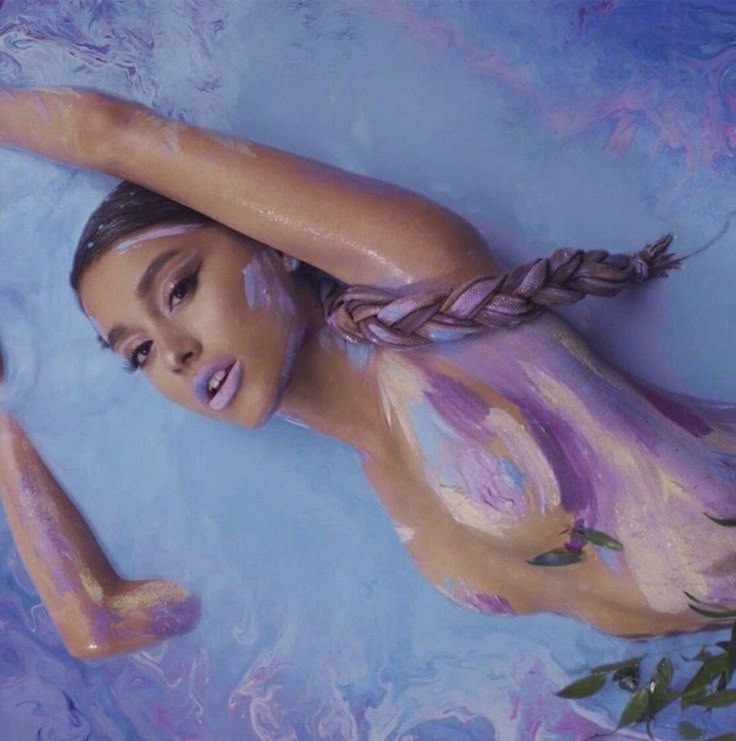dumbdofis's tweet photo. Pues no desnudas como tal pq eso no esta permitido en yt, pero si hay conceptos de la desnudez femenina q usan artistas como Rosalia, Kali Uchis, Miley Cyrus, Ariana Grande, entre otras 😋 todas estan bonitas de su cabeza, q tu lo veas mal habla mucho de ti https://t.co/p7oTlwdeWd
