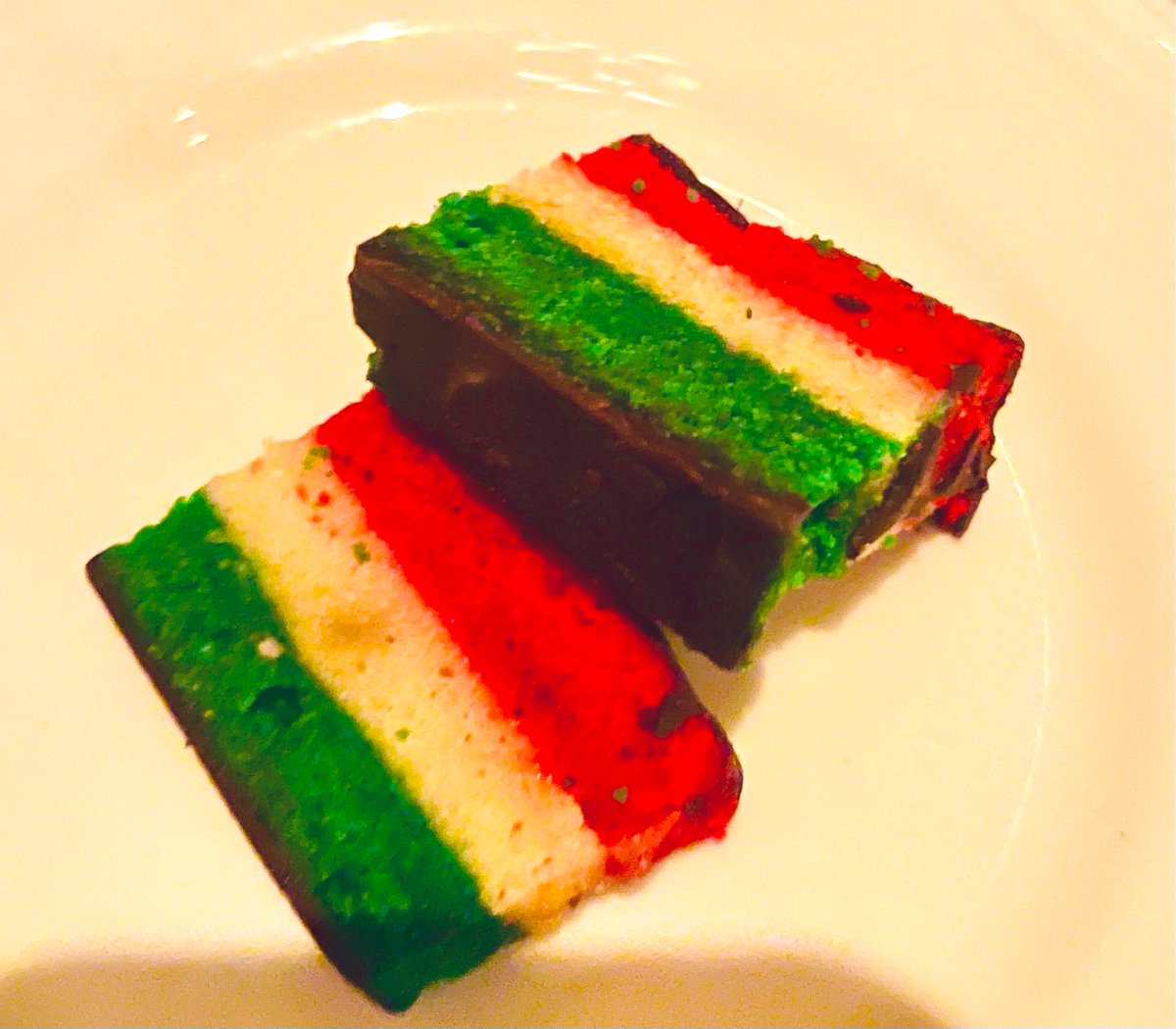 TheFoodie8's tweet image. #ThreeLayerCake #EatPGH #TrueCooks #FullOfFlavor #SweetTooth #TwoSlice #SaturdayNightsAlright 🍰🍰👌👌👌