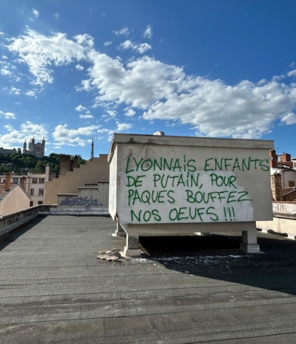 forezien1992's tweet photo. C’est tellement nos p’tits les banlieusards… https://t.co/xBeNL24jPm