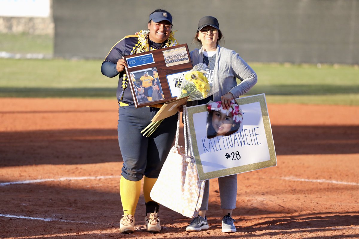 MSUBSoftball's tweet photo. We love our seniors💙💛

These five have meant so much to us, and we are so proud of everything they have accomplished as Yellowjackets, with more still to come!

Thank you for choosing MSUB. Jackets for life🐝

#MSUBSports | #MSUBSB https://t.co/PugVG8LgEB