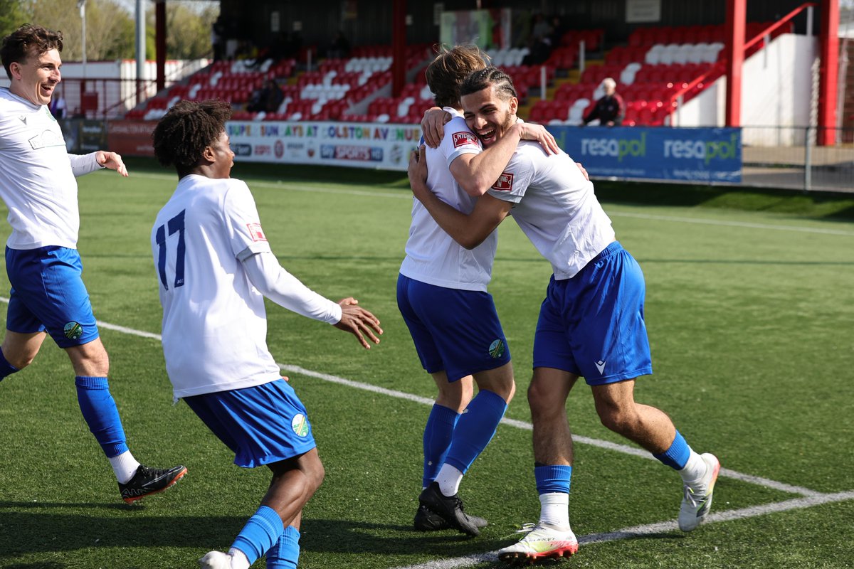 AscotUnitedFC's tweet image. 𝐄𝐯𝐞𝐫𝐲𝐛𝐨𝐝𝐲 𝐥𝐨𝐯𝐞𝐬 𝐭𝐡𝐞 𝐬𝐮𝐧𝐬𝐡𝐢𝐧𝐞! 🙌

@official_scrfc 0-2 @AscotUnitedFC 

#WeAreAscot #UpTheYellas💛💙