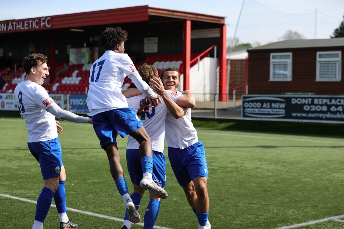 AscotUnitedFC's tweet image. 𝐄𝐯𝐞𝐫𝐲𝐛𝐨𝐝𝐲 𝐥𝐨𝐯𝐞𝐬 𝐭𝐡𝐞 𝐬𝐮𝐧𝐬𝐡𝐢𝐧𝐞! 🙌

@official_scrfc 0-2 @AscotUnitedFC 

#WeAreAscot #UpTheYellas💛💙