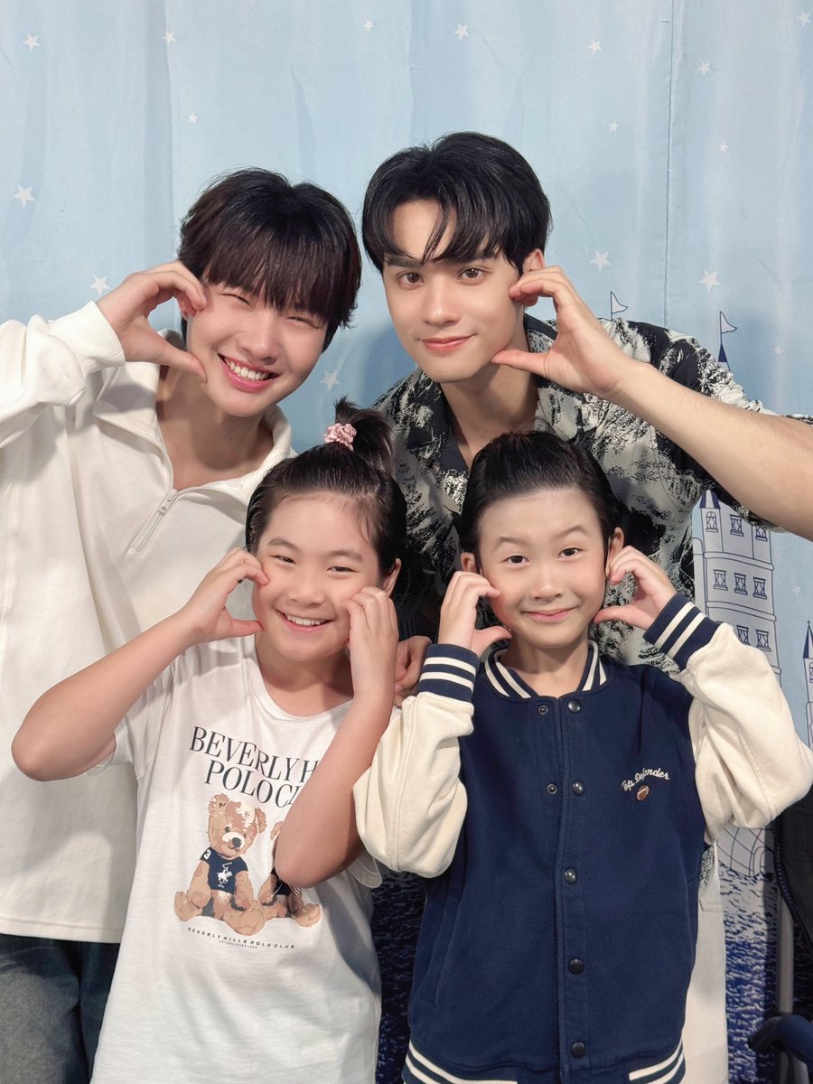 ในที่สุดก็ได้เห็นภาพครอบครัวเรืองเดชพร้อมหน้าพร้อมตา 😭 น้ำตาจะไหล ถ้ามีซีนกินดองจริง ใครจะอยู่ก็อยู่ นี่ไม่อยู่ 😭😭😭