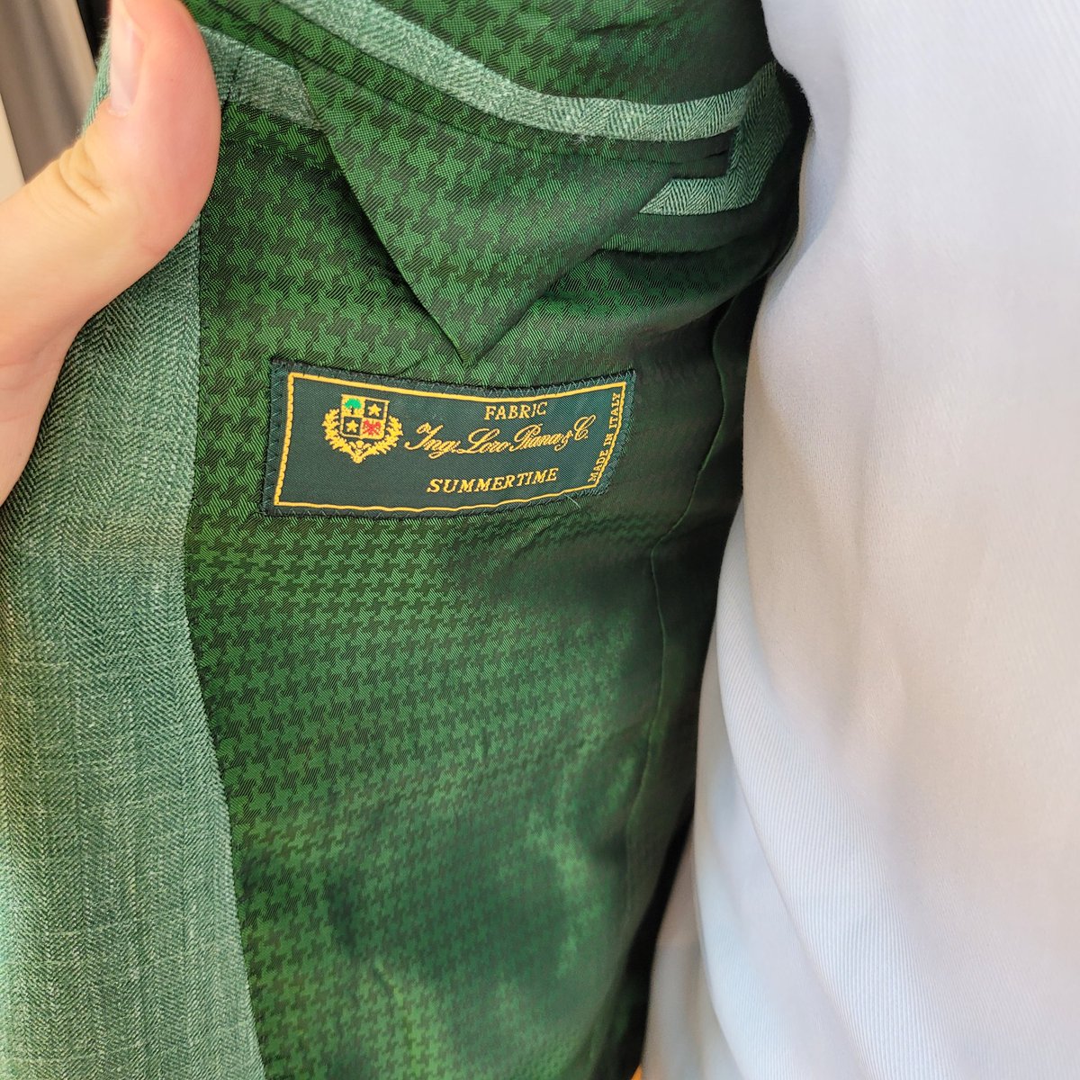 DRAGANALEXANDRU's tweet photo. There is magic where there is will and search for beauty. A green jacket for spring and summer from #loropiana is a piece that'll lift any mood😎
#jacket #MenStyle #madetomeasure #style #springsummer https://t.co/aCtkU3d9Qp
