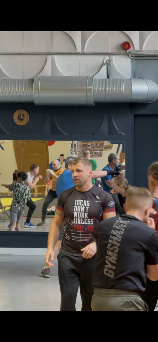 Šorīt sāku dienu ar 12 kilometru skrējienu labā tempā. Pēc tam novadīju boksa treniņu, bet vēlāk tikos ar vēlētājiem  — pārrunājām svarīgus jautājumus un nākotnes ieceres Rīgai.
Rīt plkst. 14:00 būšu Imantā pretī imantas tirgum. Gaidīšu visus, kuriem ir jautājumi par Rīgu.