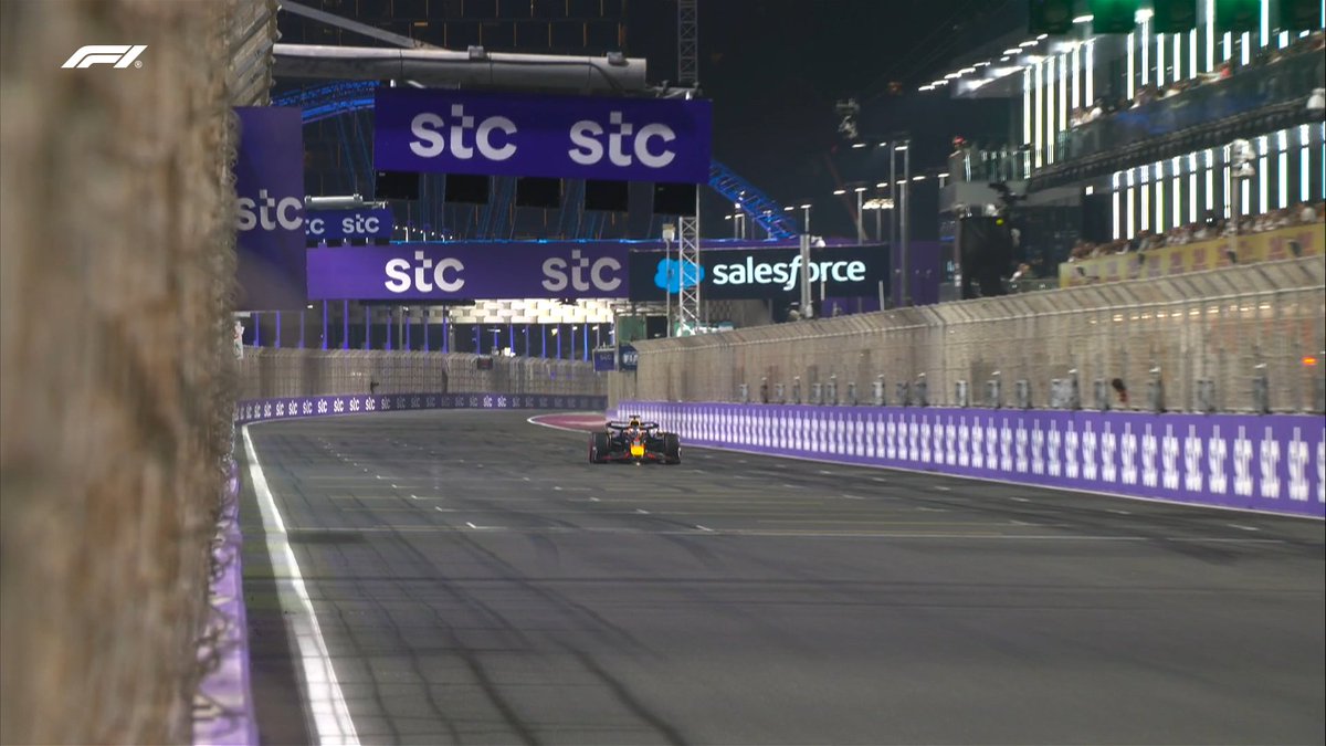 F1's tweet photo. The final 5️⃣ minutes of Q3 is here

Verstappen goes P1 with a 1:27.559, which is one thousandth ahead of Piastri in P2! 🤏

#F1 #SaudiArabianGP https://t.co/x4W5FNmU4e
