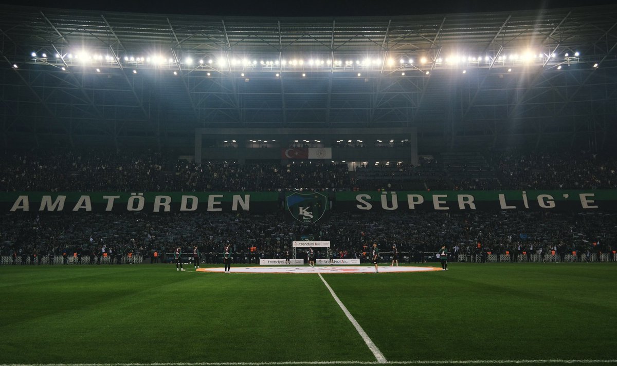 07 GENÇLİK olarak, kardeş takımımız KOCAELİSPOR’un 16 yıl aradan sonra layık olduğu yere, SÜPER LİG’e dönüşünü yürekten kutluyoruz!

Yeşil-siyah tribünlerin susmadığı, Kocaeli sokaklarının bayram yerine döndüğü bu tarihi günde, biz de en az sizler kadar coşkuluyuz.

Kardeşlik