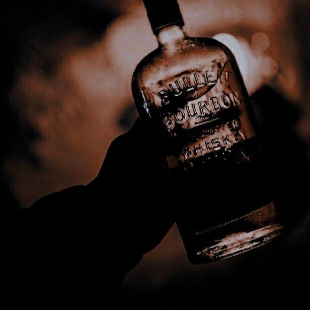 ⠀
    иногда кажется, что от эффи нельзя спрятаться нигде, особенно когда тебе просто нужно пять минут тишины. но это даже неплохо, большую часть времени, ведь она лучшее, что здесь есть, помимо выпивки. больше раздражает то, что в капитолии нельзя скрыться ни от кого вообще.
⠀