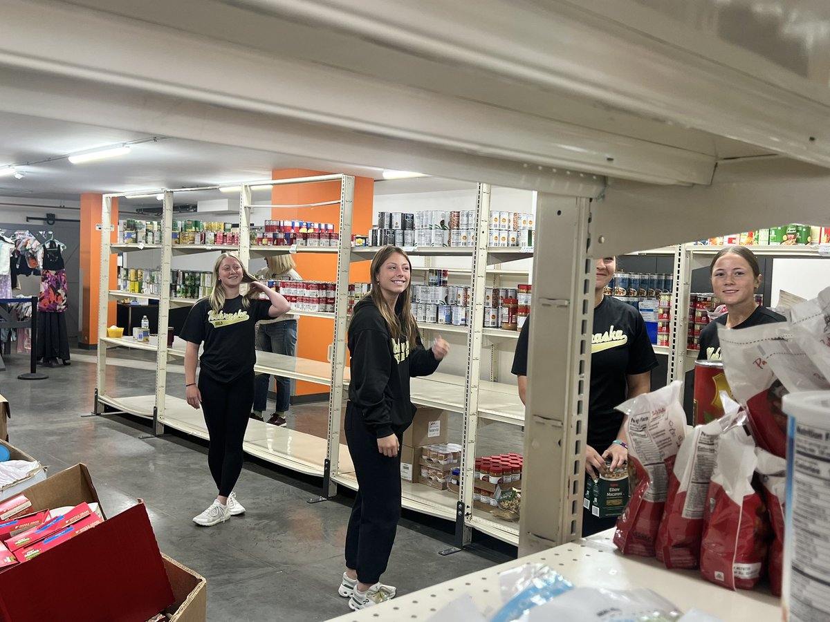 Nebraska Gold 17U (@negold07s) on Twitter photo Today we took some time to help out others in need and build perspective. We have many opportunities others may not ever get. We had the honor of spending our morning <a href="/HHMFoodPantry/">HeartlandHopeMission</a> What an amazing experience. Thank you for what you do.
#MastersofAppreciation
#NotAboutYou Today we took some time to help out others in need and build perspective. We have many opportunities others may not ever get. We had the honor of spending our morning <a href="/HHMFoodPantry/">HeartlandHopeMission</a> What an amazing experience. Thank you for what you do.
#MastersofAppreciation
#NotAboutYou