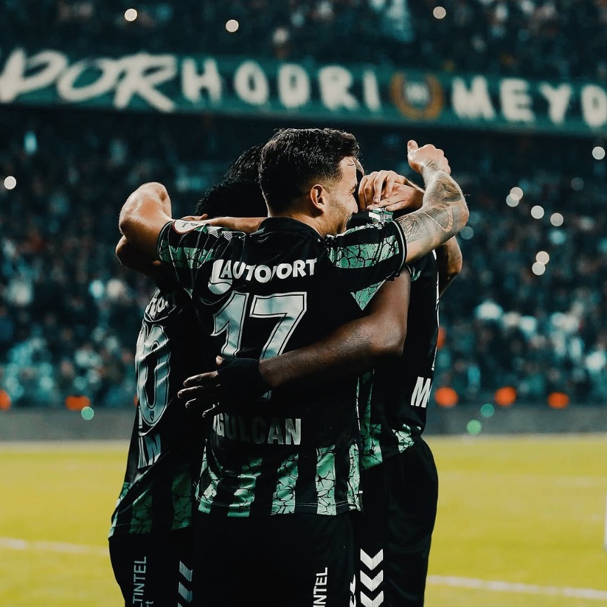 Kocaelispor, 16 yıl sonra Süper Lig'e yükseldi.