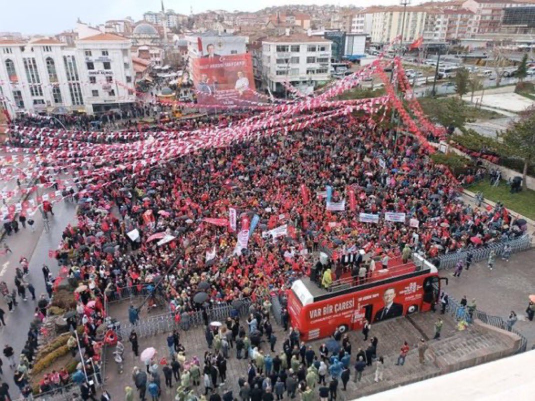 Bugünkü Yozgat mitingi; 
Gördüğünüz gibi 10 milyon kişi katılmış 😁