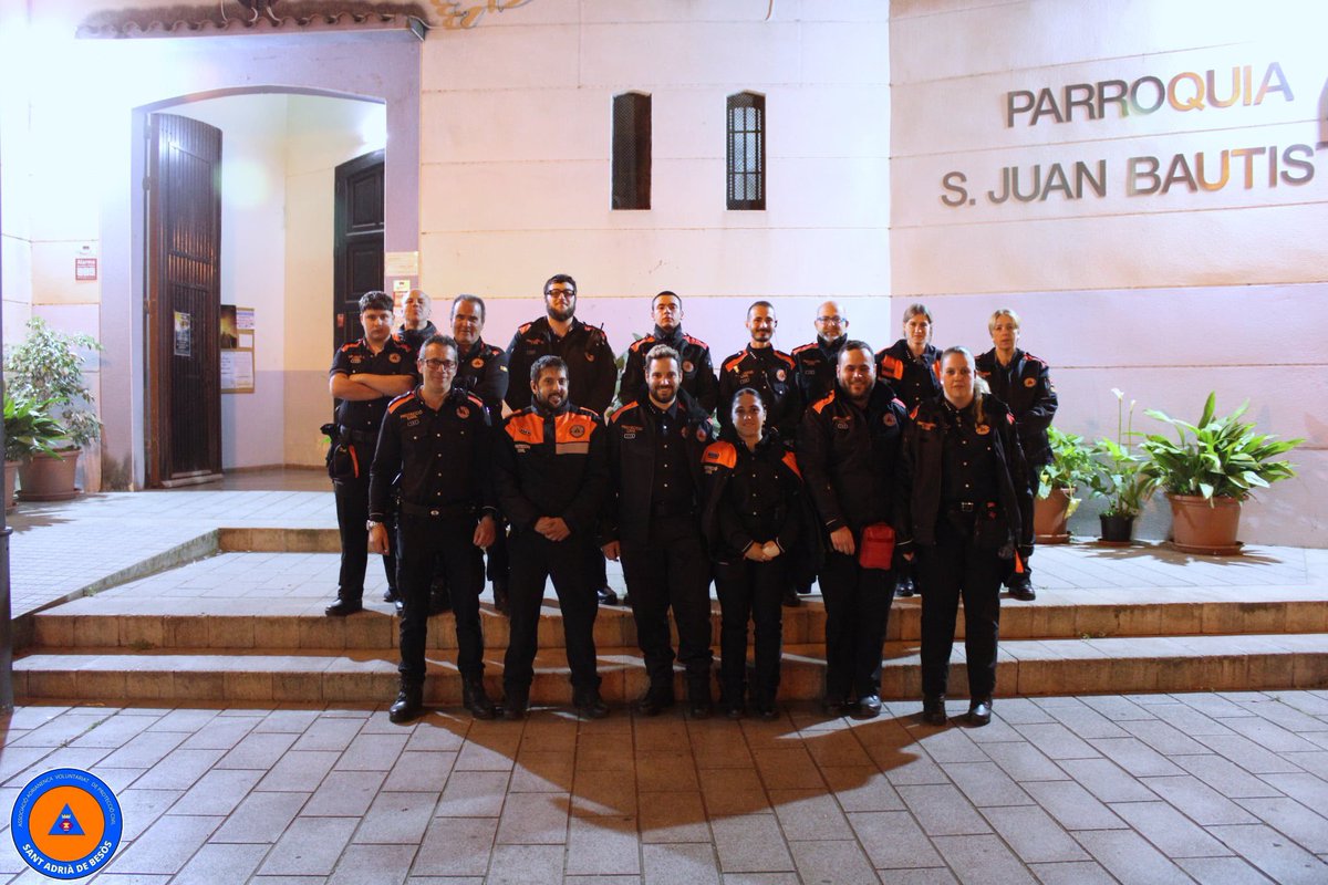 AdrianencaPC's tweet photo. Ayer, dos dotaciones de 10 voluntarios por la mañana y 15 por la tarde VOLUNTARIOS @adrianencapPC colaboraron en las procesiones de las parroquias Sant Adrià y Sant Joan Baptista. #actosseguros #prevención 🙏✨ @AjSantAdria https://t.co/oRfsrAw1GT