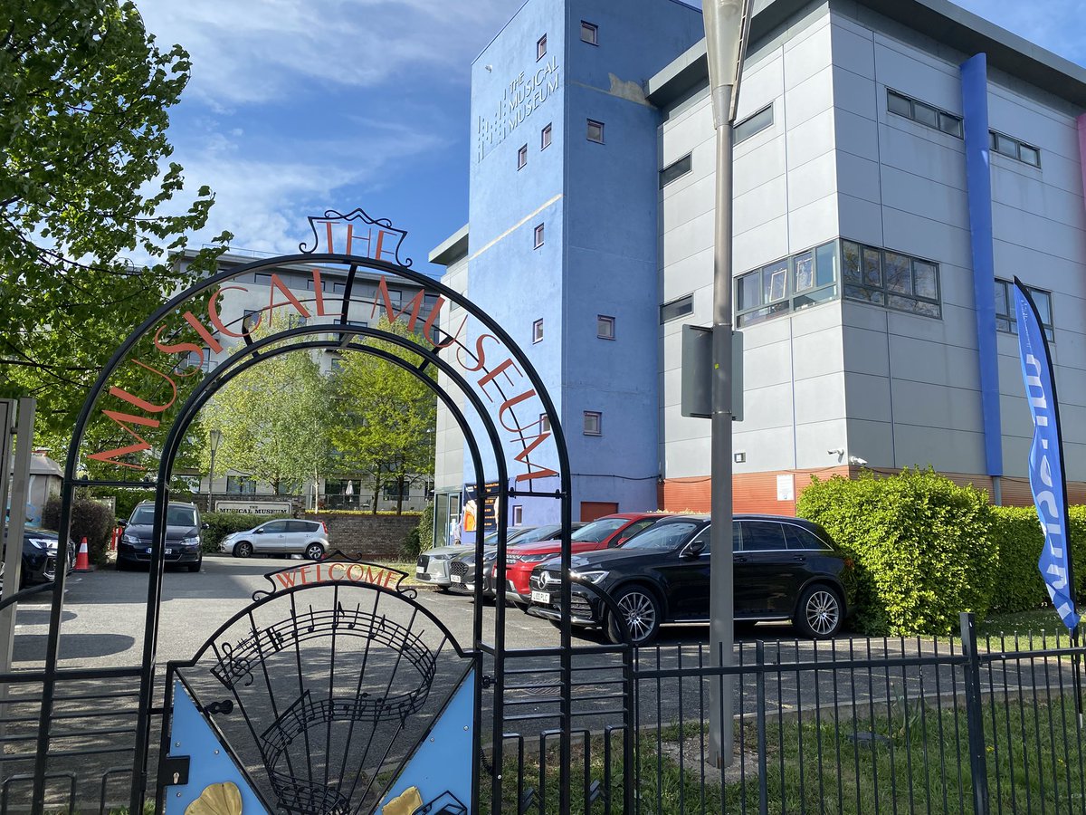 andyhinembe's tweet photo. THE MUSICAL MUSEUM, Brentford. 
A fabulous place to visit. The tour guides are so enthusiastic &amp; knowledgable &amp; the mini-concert of the 1920’s Wurlitzer was fantastic. There is an exhibition of the history of Korg. Plus a nice cafe &amp; gift shop. Well worth a visit. #musicalmuseum https://t.co/6Dt1psx74I