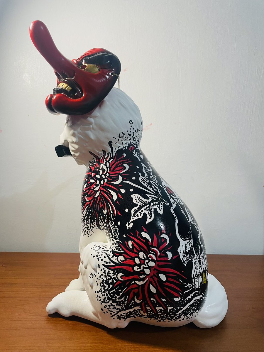 Custom-painted a “Meowster”. Of course, it has skull on it.