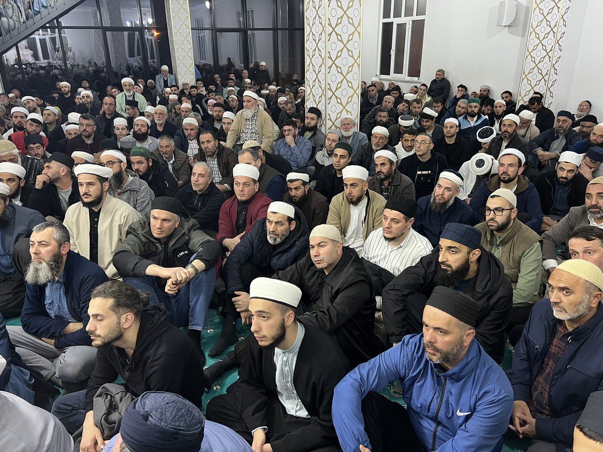 c_ahmethoca's tweet photo. Elhamdülillâh, Sultanbeyli Sohbeti’miz Sultander’de kadın-erkek kalabalık bir cemaatle bereketli bir şekilde devam ediyor.

İnşâallâh 2 Eylül’den itibaren Sultanbeyli sohbetimize her ayın ilk salı günü devam edeceğiz.

Rabbim kadın-erkek gelen tüm cemaatimizden razı olsun. Âmîn! https://t.co/WiOt7huZiM
