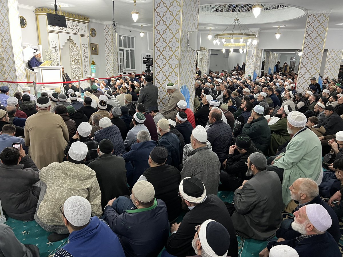c_ahmethoca's tweet photo. Elhamdülillâh, Sultanbeyli Sohbeti’miz Sultander’de kadın-erkek kalabalık bir cemaatle bereketli bir şekilde devam ediyor.

İnşâallâh 2 Eylül’den itibaren Sultanbeyli sohbetimize her ayın ilk salı günü devam edeceğiz.

Rabbim kadın-erkek gelen tüm cemaatimizden razı olsun. Âmîn! https://t.co/WiOt7huZiM