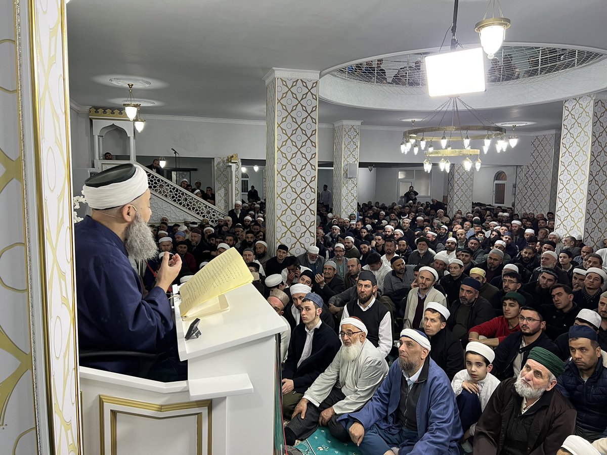 c_ahmethoca's tweet photo. Elhamdülillâh, Sultanbeyli Sohbeti’miz Sultander’de kadın-erkek kalabalık bir cemaatle bereketli bir şekilde devam ediyor.

İnşâallâh 2 Eylül’den itibaren Sultanbeyli sohbetimize her ayın ilk salı günü devam edeceğiz.

Rabbim kadın-erkek gelen tüm cemaatimizden razı olsun. Âmîn! https://t.co/WiOt7huZiM