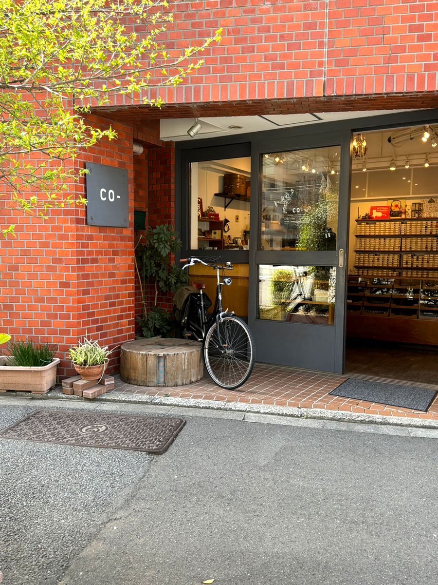 70代ボタンジュエリーアーティスト・片山優子さんが通う「東京のボタン専門店」3選 kunel-salon.com/fashion/184340/
