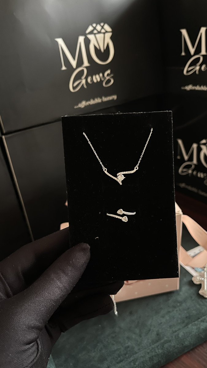 Hybrid_Ola's tweet photo. While we are admiring beautiful pictures don’t forget I sell affordable jewelry 
Kindly check my highlight for different designs 
This is 35k in naira https://t.co/0g0zQJYujK