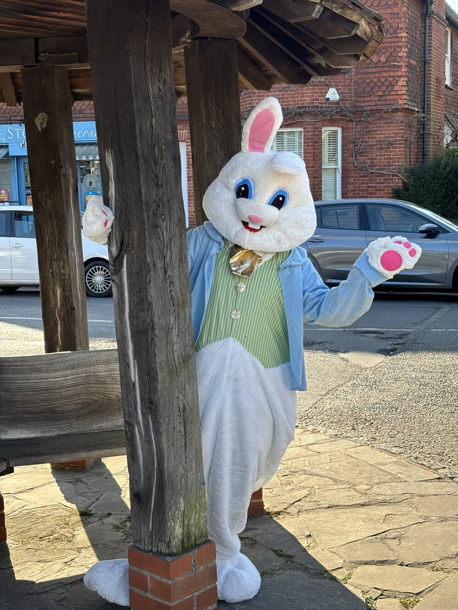 🐣 Easter Egg Hunt🐣

Join the Easter Bunny tomorrow for a hunt, find the golden egg, the egg with a little more inside it. 

Starts at 11am

<a href="/TheGrantleyArms/">The Grantley Arms</a> 

#Easter2025 #EasterWeekend #EasterBunny 

<a href="/YoungsPubs/">Young's Pubs</a>