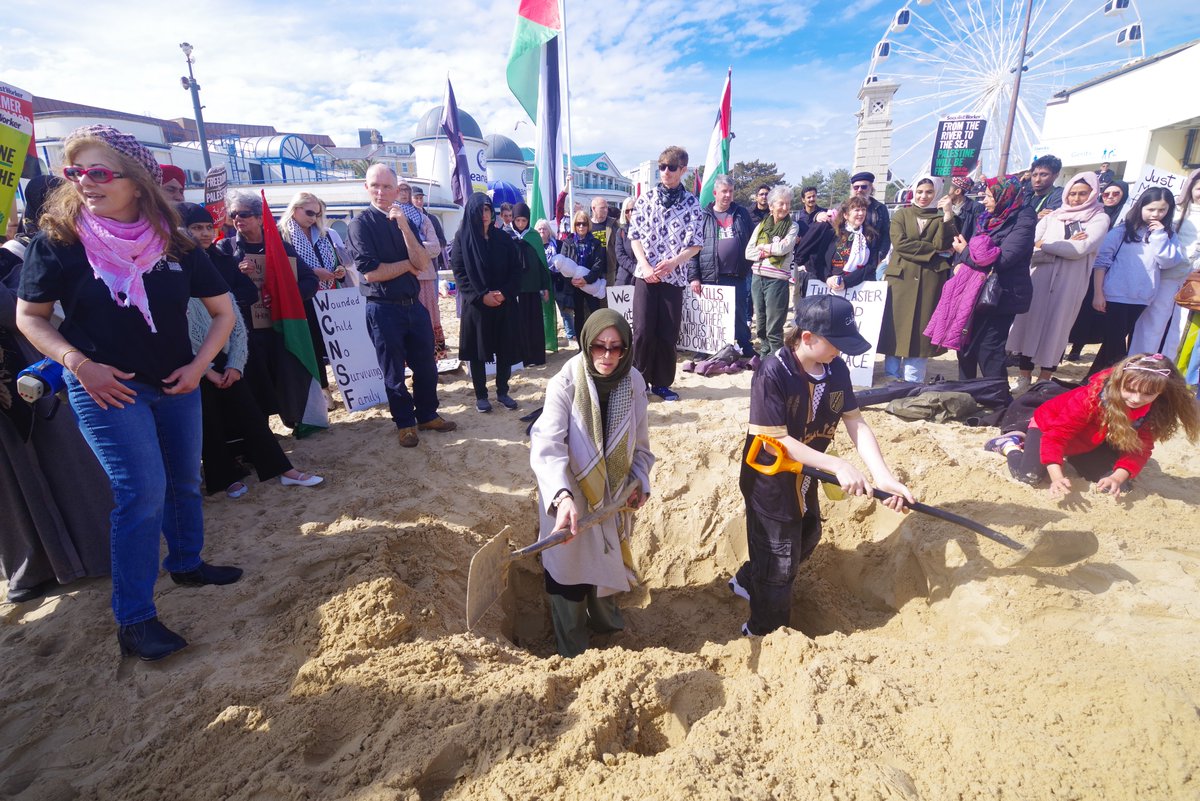 WHEELZWHEELER's tweet photo. Easter in Exile: A Multifaith Vigil for Palestine in #Bournemouth. @PalestineMvmt #Palestine https://t.co/Jx77DzXwuK