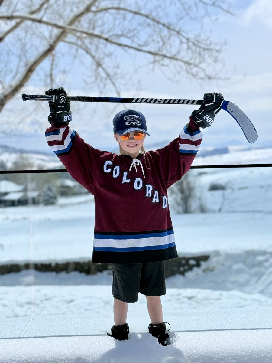 wndbrkrclffs's tweet image. Hockey Stick ✅
Playoff Mullet ✅
Wine Cave Hat ✅
Snow for an AVALANCHE ✅
OUR CAPTAIN BACK! ✅
 
We are built for this! Let’s Go Avs!

#GoAvsGo #AltitudeChat #ALLIN @Avalanche @hoosierjm26