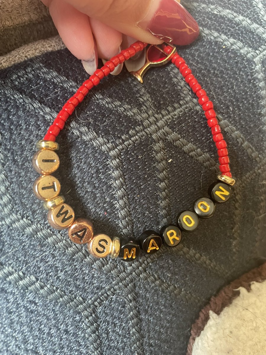 mynamesleeshy's tweet image. Back in my bracelet making era bc I decided months ago that I was going to make a friendship bracelet for every guest at my wedding 😬 #2down #133moretogo #wedding