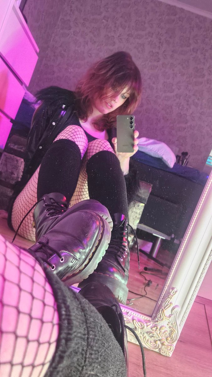 FemTheJenn's tweet photo. Who down to chill? 🖤 https://t.co/55nTRaludV