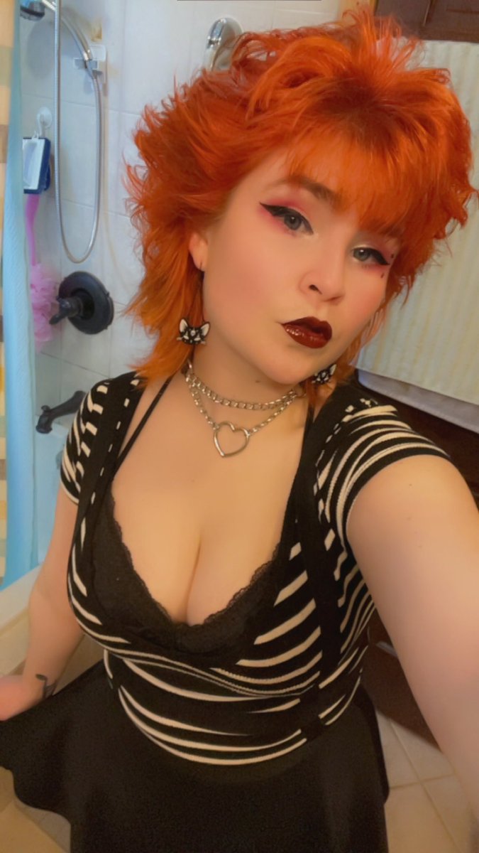 LettersToSalem's tweet photo. I feel like I never post photos on here anymore — hi Twitter. Friendly reminder of what I look like 🩷 https://t.co/l7UiO74FPi