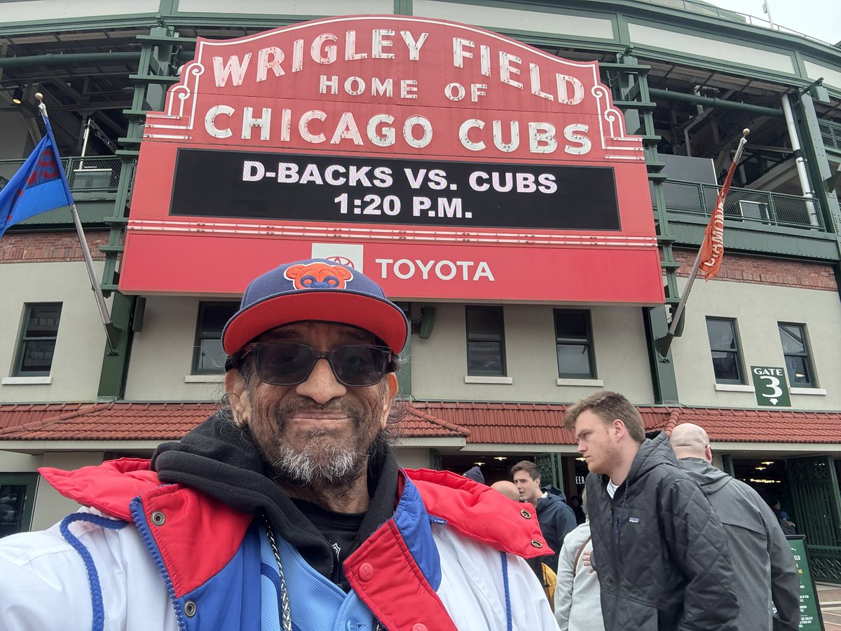 jworldmann's tweet photo. it’s a great day 4 Sat. baseball @ Wrigley 
Got here early 2 make 
sure I got D PCA bobblehead. I heard they ran out &amp; many not happy. Great game Fri. hope 2day is just as good. #BeHereForIt #VamosCubs
#BeatTheDBacks #VamosCachorros 
@Cubs @EliseMenaker @ColeWright @Miguelsvoice https://t.co/Pi4CxMIQv2