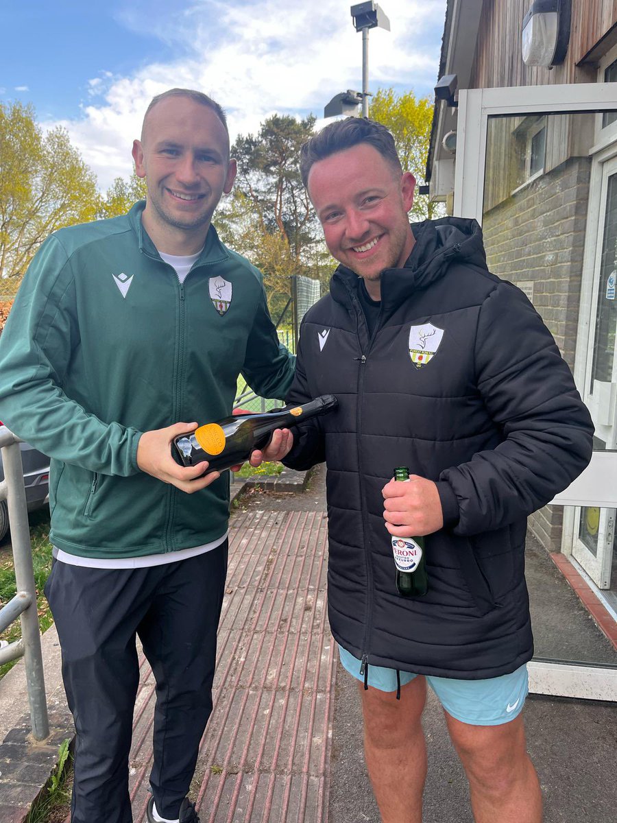 FrowFC's tweet photo. It was a good day for Frow II’s too, as they reversed a 2-0 half time deficit to beat Old Oxted Town 3-2! 

@dawes313 ⚽️
@duckers1992 ⚽️
@BillyWin25 ⚽️

The @hammerwood_ltd MOM goes to @caigerboy 🍾 https://t.co/S1oBjA5K49
