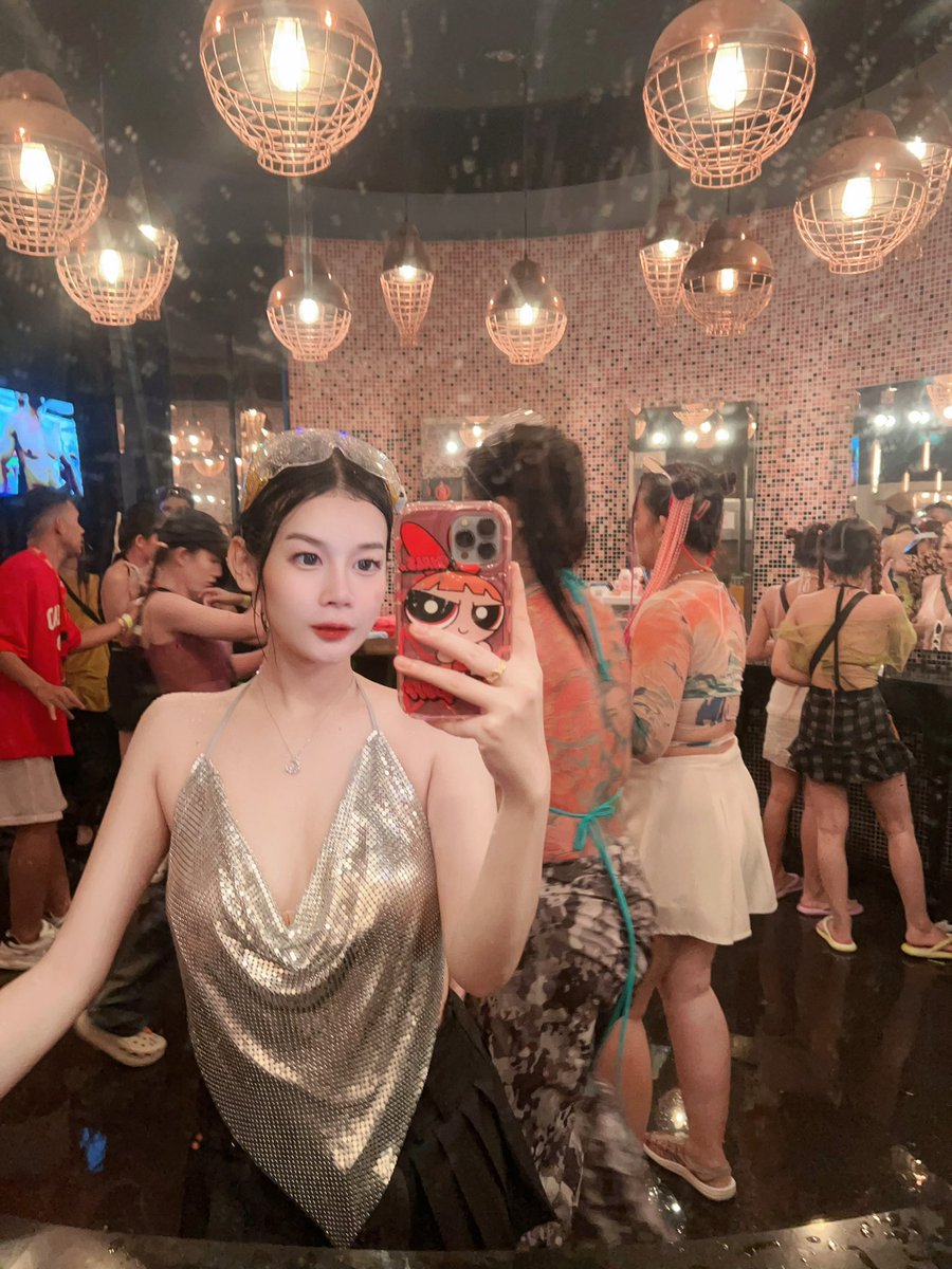 Tanutporn_'s tweet photo. วันไหลพัทยา 😆 https://t.co/sQzAh6GJ8H